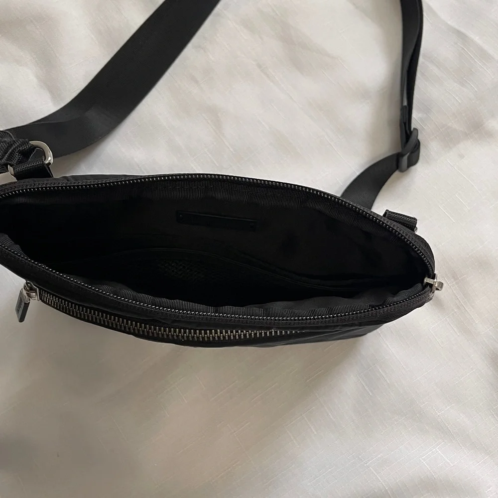 lululemon athletica Black Crossbody Bag - Picture 3 of 3